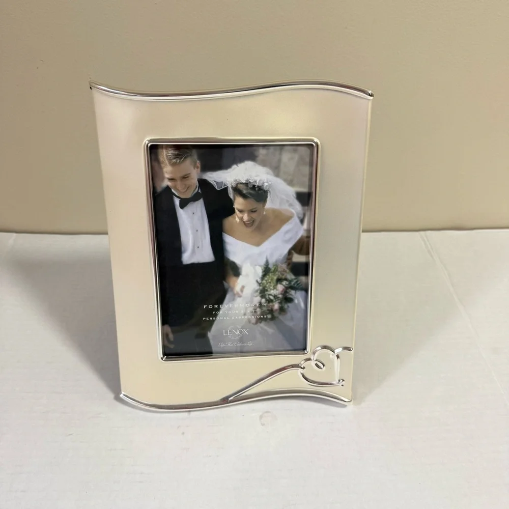 LENOX Forevermore Silverplated Picture Frame 5x7 Wedding Love Engagement